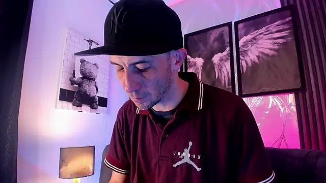 Milanwhite  online show from February 26, 2026, 11:43 am