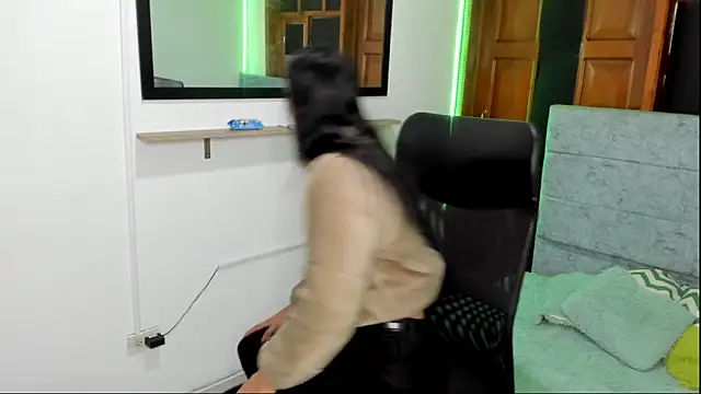 Aysha winxs online show from March 7, 2026, 3:13 am