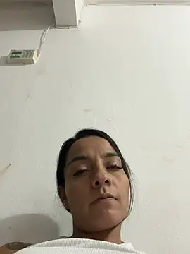 yesica2507 online show from February 27, 2026, 5:51 am