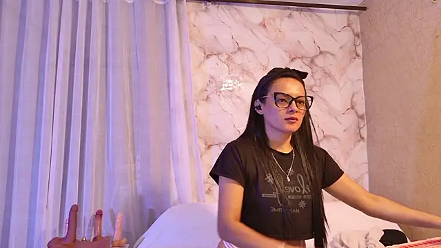 QueenSallyDesire online show from March 4, 2026, 3:58 am