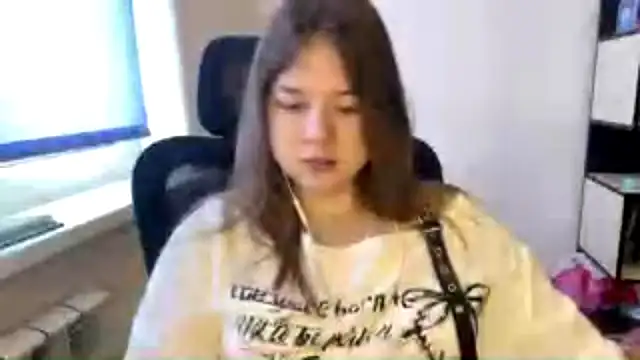 TomikoPfau online show from March 15, 2026, 7:59 am