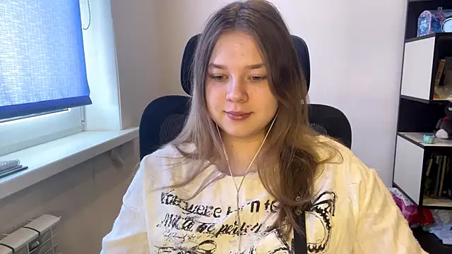 TomikoPfau online show from March 23, 2026, 7:41 am