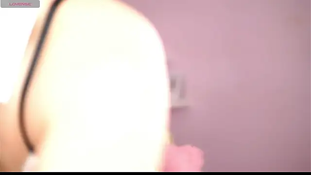 Playful Issa online show from March 21, 2026, 2:02 am