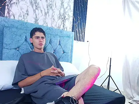 Snapshot of Damnian_xx chatting on March 3, 2026, 8:49 pm Damnian xx online show from March 3, 2026, 8:49 pm