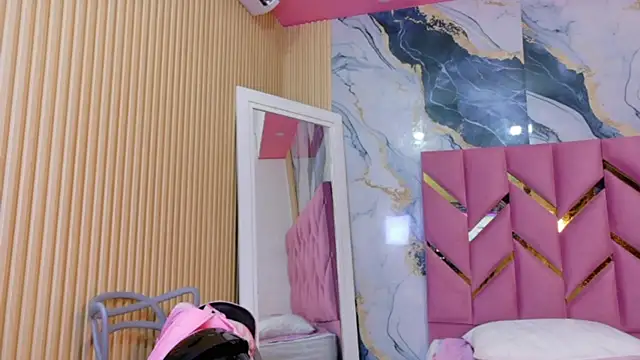 curvybuffgirllll online show from April 5, 2026, 7:31 pm