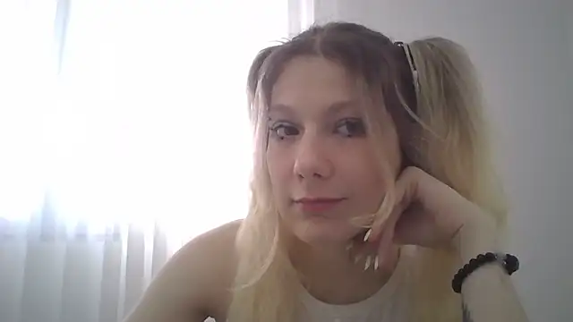 Foxy Bright online show from March 1, 2026, 12:38 pm