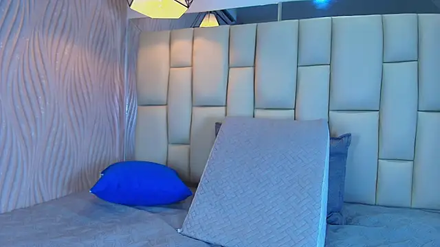 Lana Sliim online show from April 15, 2026, 12:10 pm