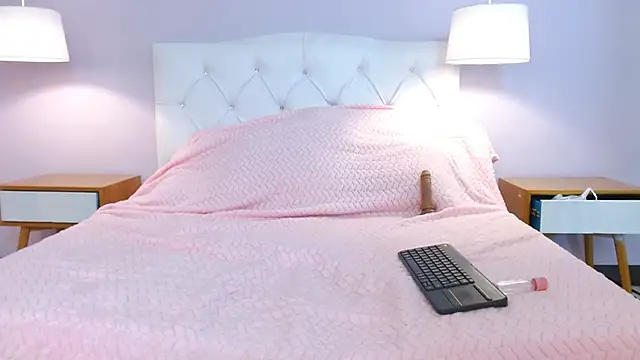 Persefyre online show from March 19, 2026, 11:32 am