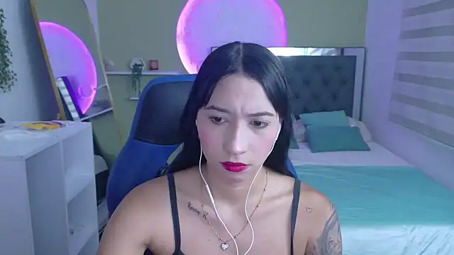 ivvoncute online show from July 8, 2026, 1:19 am
