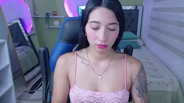 ivvoncute online show from July 7, 2026, 2:25 am