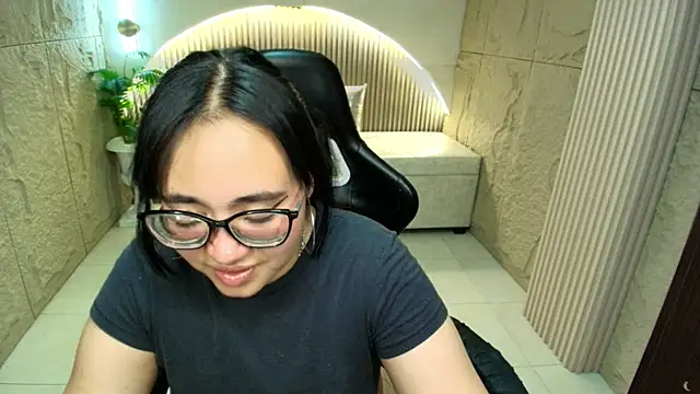 Snapshot of bunny_mich_r chatting on March 3, 2026, 7:43 pm bunny mich r online show from March 3, 2026, 7:43 pm