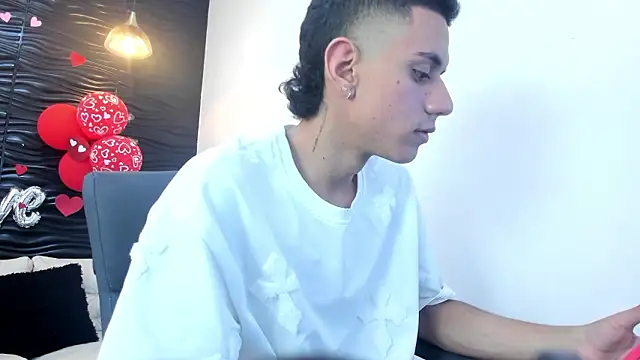 dominicjonnes online show from March 16, 2026, 8:33 pm