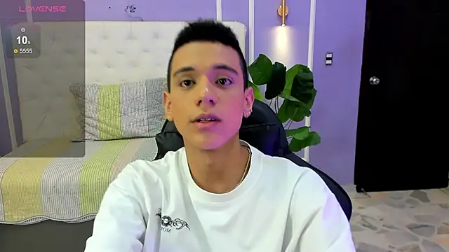 Snapshot of dominicjonnes chatting on February 28, 2026, 7:35 pm dominicjonnes online show from February 28, 2026, 7:35 pm