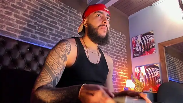 SantiagoHincapiie online show from March 10, 2026, 9:08 pm