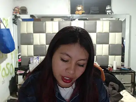 dulcecandy1919 online show from February 20, 2026, 5:15 am