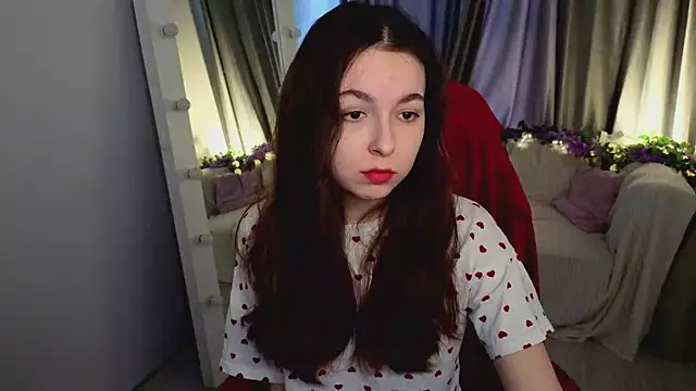 BellaThery online show from April 10, 2026, 5:03 am