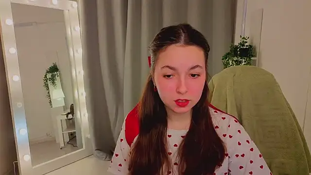 BellaThery online show from March 13, 2026, 5:12 am