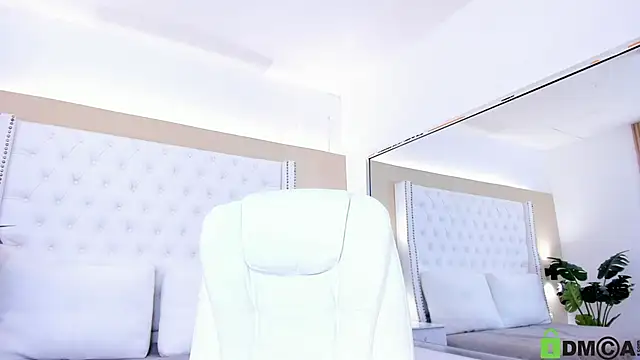 Mackenzie17 online show from March 6, 2026, 4:07 am