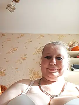 KiraStanton online show from July 6, 2026, 3:14 pm
