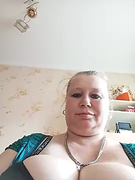 KiraStanton online show from July 6, 2026, 2:02 pm