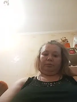 KiraStanton online show from June 5, 2026, 6:02 pm