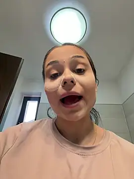 Olivia Noor online show from June 12, 2026, 3:21 pm