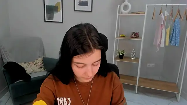 Lilian Merf online show from March 24, 2026, 10:04 am