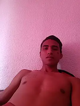 reyesx4 online show from June 15, 2026, 9:03 pm