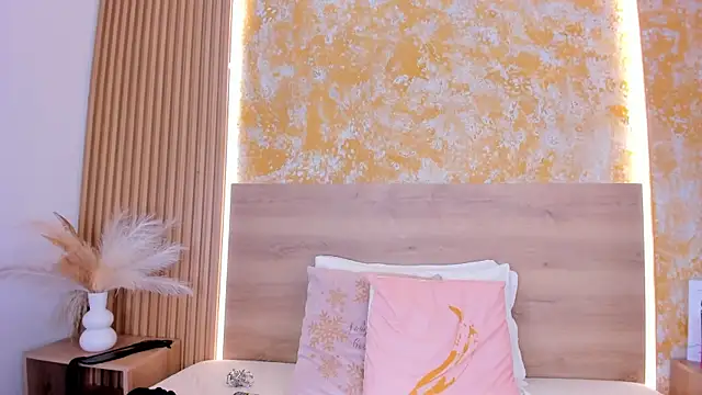 Snapshot of julietta_pink chatting on July 11, 2026, 4:29 pm julietta pink online show from July 11, 2026, 4:29 pm