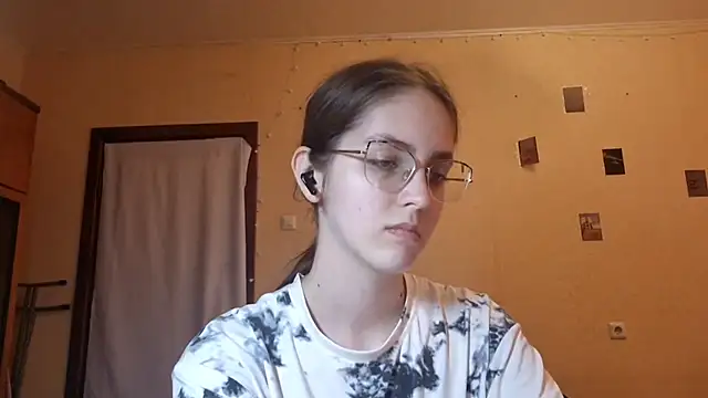 Snapshot of Katelemon chatting on July 8, 2026, 2:18 pm Katelemon online show from July 8, 2026, 2:18 pm