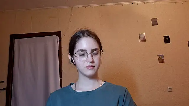 Snapshot of Katelemon chatting on June 3, 2026, 2:33 pm Katelemon online show from June 3, 2026, 2:33 pm