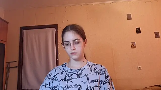Snapshot of Katelemon chatting on July 9, 2026, 10:48 am Katelemon online show from July 9, 2026, 10:48 am