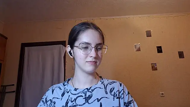 Snapshot of Katelemon chatting on June 17, 2026, 3:22 pm Katelemon online show from June 17, 2026, 3:22 pm