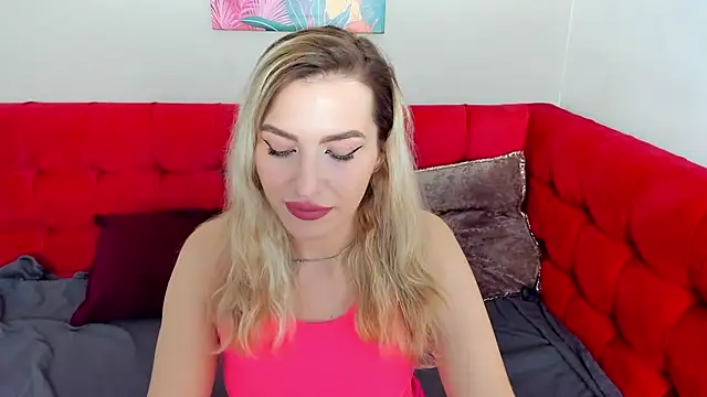 StellaAlluring online show from May 7, 2026, 1:32 am
