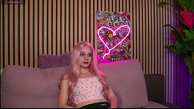 Snapshot of AlesiaQueen chatting on February 24, 2026, 1:39 am AlesiaQueen online show from February 24, 2026, 1:39 am