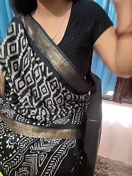 Snapshot of Queenlipx chatting on February 21, 2026, 11:34 am Queenlipx online show from February 21, 2026, 11:34 am