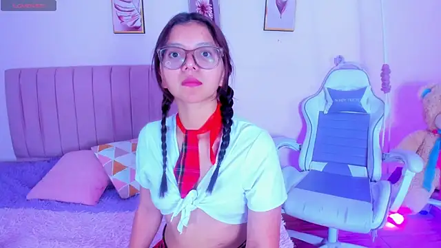 Zoow bluussh online show from April 6, 2026, 12:06 pm