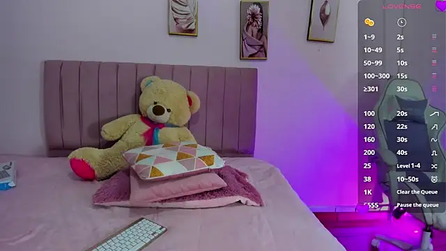 Zoow bluussh online show from March 25, 2026, 12:04 pm