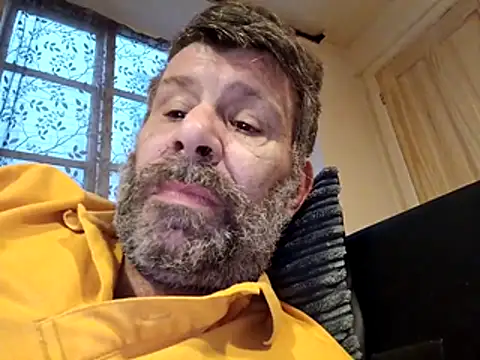 stud2512 online show from April 14, 2026, 6:35 pm