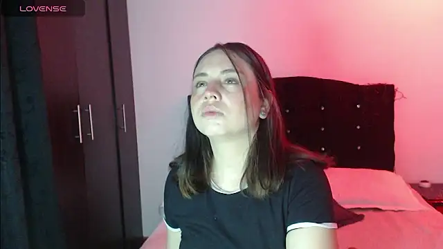 Ana  arms online show from March 10, 2026, 2:32 pm