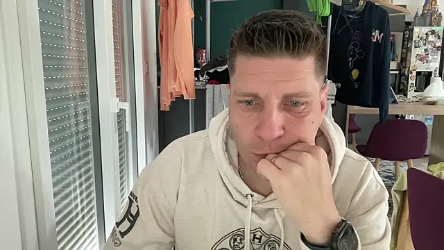 Minmoi1984 online show from April 13, 2026, 9:02 am