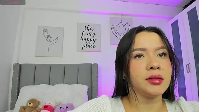  Emy rose  online show from May 26, 2026, 1:47 am