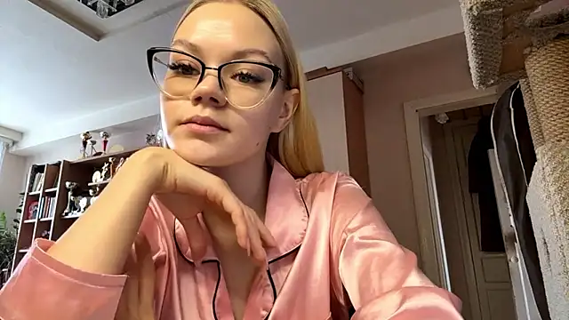 Snapshot of MiaCashe chatting on March 8, 2026, 9:12 am MiaCashe online show from March 8, 2026, 9:12 am
