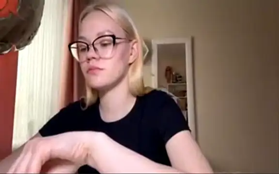Snapshot of MiaCashe chatting on April 10, 2026, 1:18 pm MiaCashe online show from April 10, 2026, 1:18 pm
