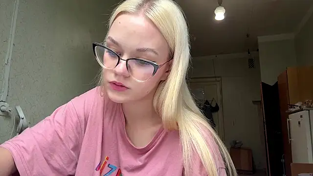 MiaCashe online show from July 17, 2026, 11:07 am