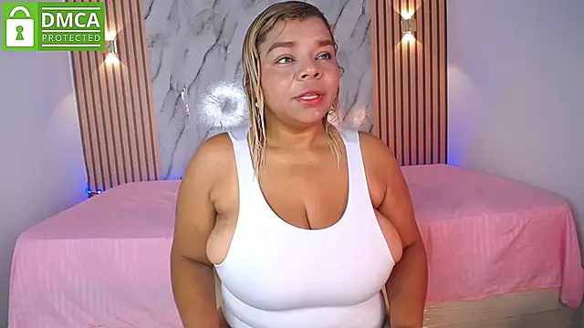 CasieBigtits online show from May 14, 2026, 1:08 pm
