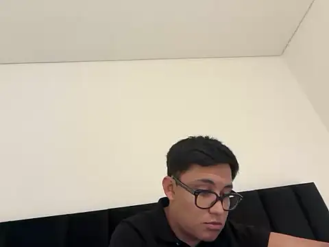 Snapshot of enzo_13 chatting on February 22, 2026, 10:00 pm enzo 13 online show from February 22, 2026, 10:00 pm