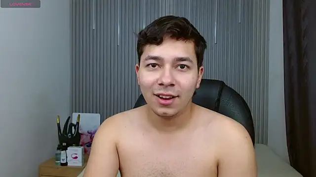 Snapshot of Julian_Smith21 chatting on July 17, 2026, 1:36 am Julian Smith21 online show from July 17, 2026, 1:36 am