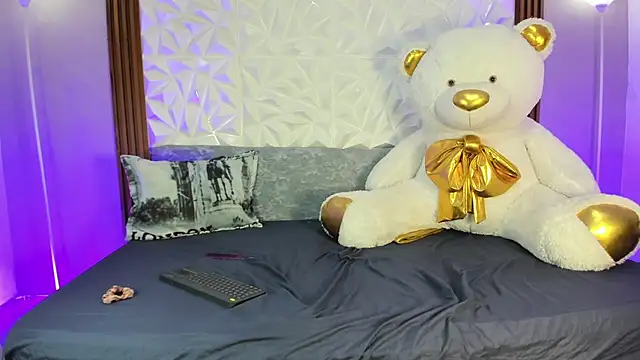 Snapshot of Mia_alejaa_ chatting on February 24, 2026, 4:13 am Mia alejaa online show from February 24, 2026, 4:13 am