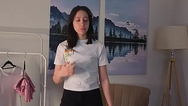 DoraWhitrock online show from February 27, 2026, 5:07 am